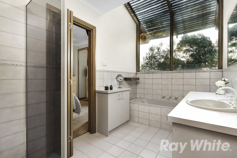 Photo - 71 Timbertop Drive, Rowville VIC 3178 - Image 9