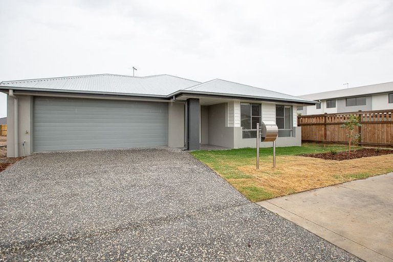 Photo - 71 Trailblazer Drive, Flagstone QLD 4280 - Image 2