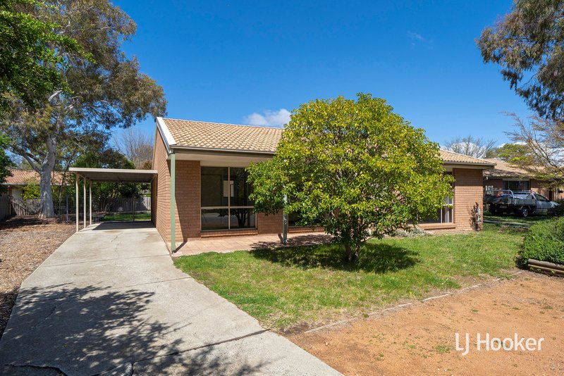 Photo - 71 Twelvetrees Crescent, Florey ACT 2615 - Image 1