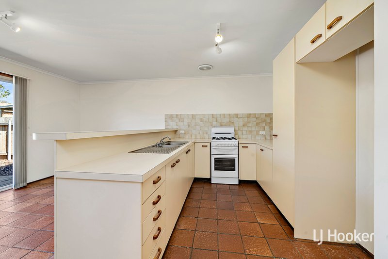 Photo - 71 Twelvetrees Crescent, Florey ACT 2615 - Image 2