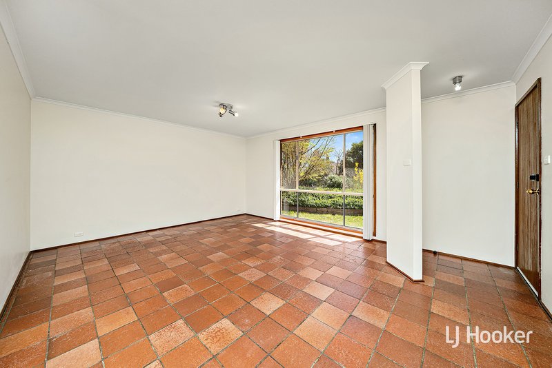 Photo - 71 Twelvetrees Crescent, Florey ACT 2615 - Image 6