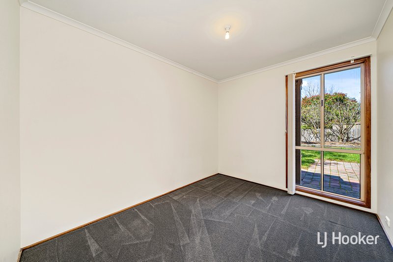 Photo - 71 Twelvetrees Crescent, Florey ACT 2615 - Image 7