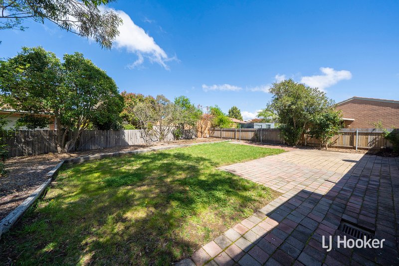 Photo - 71 Twelvetrees Crescent, Florey ACT 2615 - Image 13