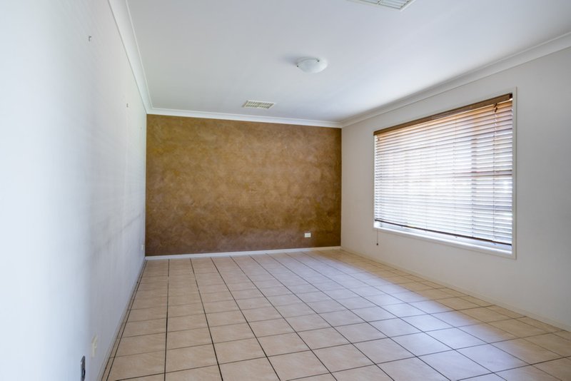 Photo - 71 Twickenham Drive, Dubbo NSW 2830 - Image 3