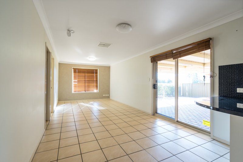 Photo - 71 Twickenham Drive, Dubbo NSW 2830 - Image 6