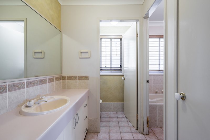 Photo - 71 Twickenham Drive, Dubbo NSW 2830 - Image 12