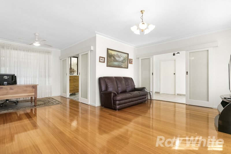 Photo - 71 View Mount Road, Glen Waverley VIC 3150 - Image 3