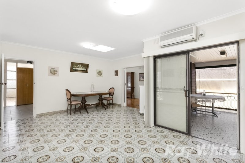 Photo - 71 View Mount Road, Glen Waverley VIC 3150 - Image 4