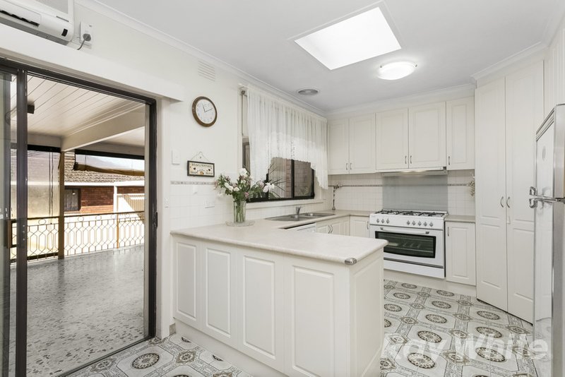 Photo - 71 View Mount Road, Glen Waverley VIC 3150 - Image 5