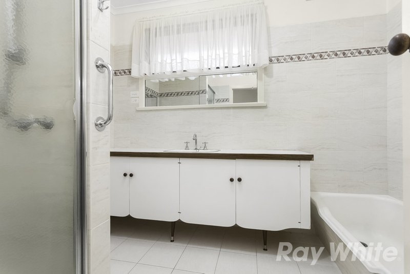 Photo - 71 View Mount Road, Glen Waverley VIC 3150 - Image 7