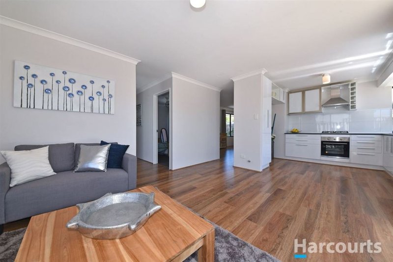 Photo - 71 Viridian Drive, Banksia Grove WA 6031 - Image 15