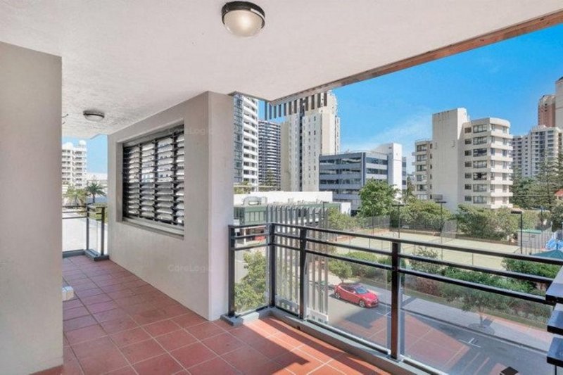 Photo - 7/10 Albert Avenue, Broadbeach QLD 4218 - Image 5