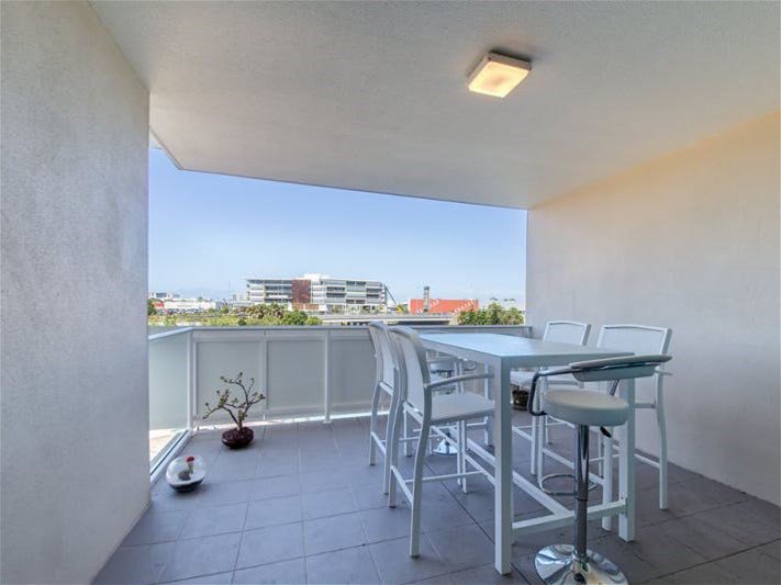 Photo - 7103/7 Emporio Place, Maroochydore QLD 4558 - Image 9