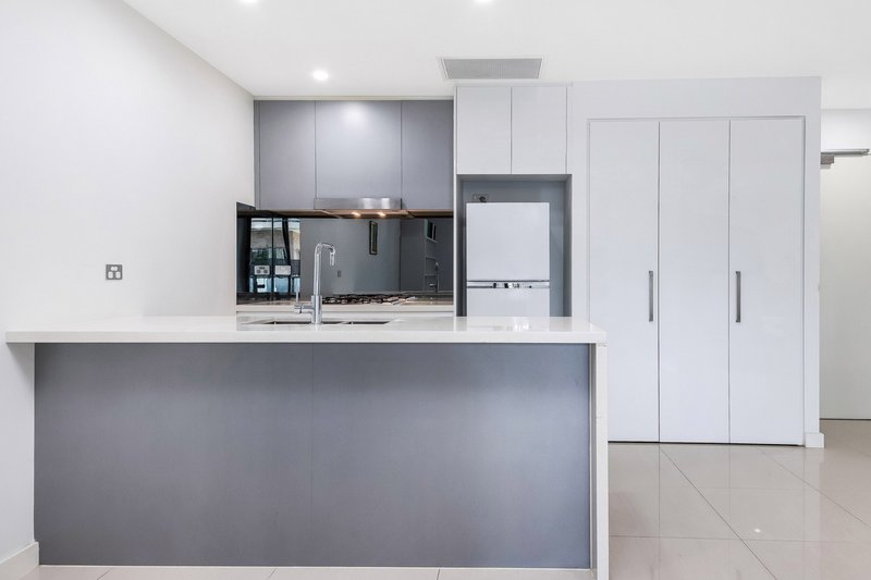Photo - 7107/1A Morton Street, Parramatta NSW 2150 - Image 3