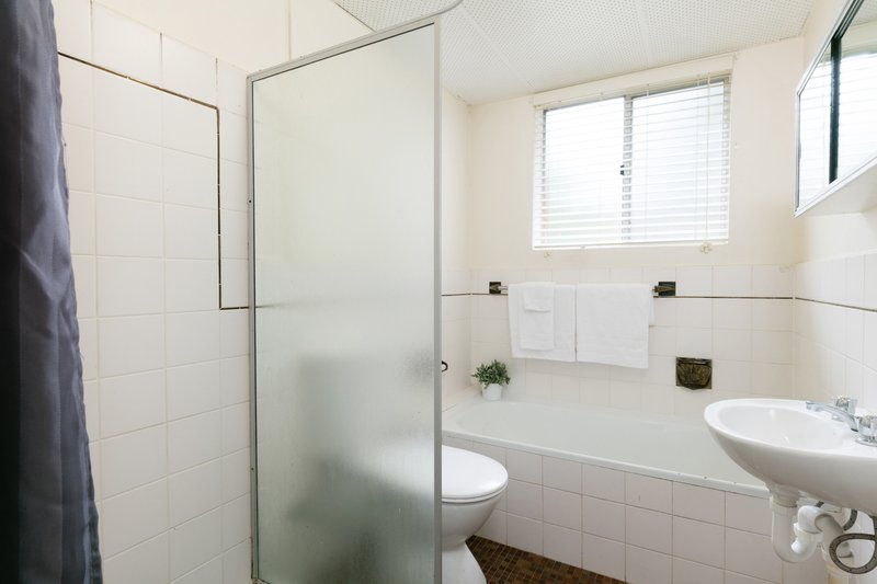 Photo - 7/11 Avon Road, Dee Why NSW 2099 - Image 4