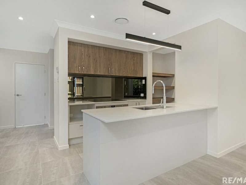 Photo - 7/11 Egerton Street, Southport QLD 4215 - Image 4