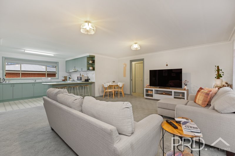 Photo - 7/11 Fitzroy Street, Tumut NSW 2720 - Image 2