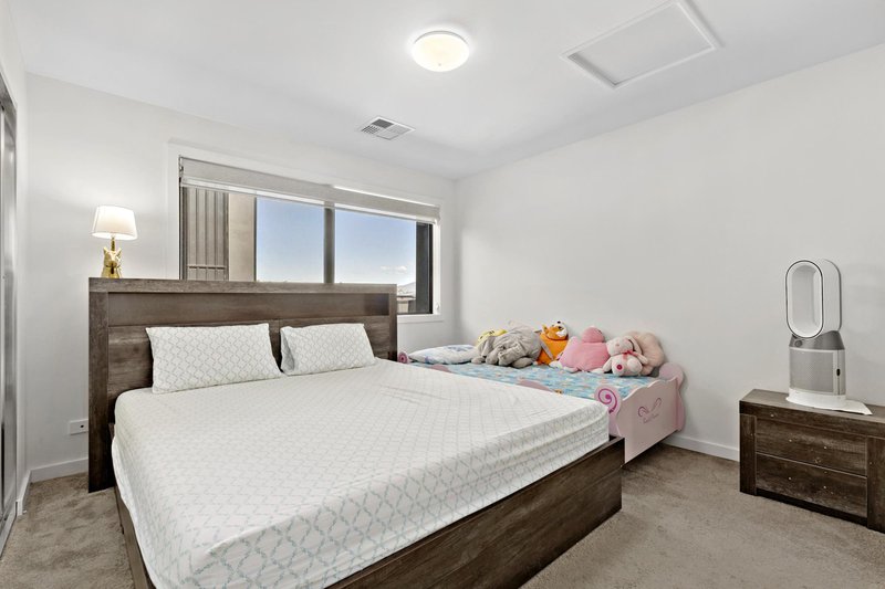 Photo - 71/1 Rowland Rees Crescent, Greenway ACT 2900 - Image 6