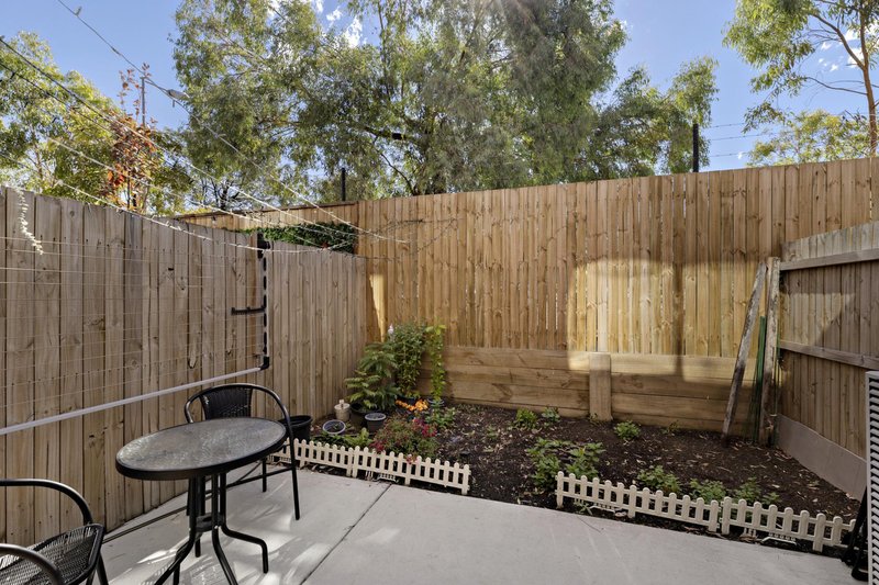 Photo - 71/1 Rowland Rees Crescent, Greenway ACT 2900 - Image 11