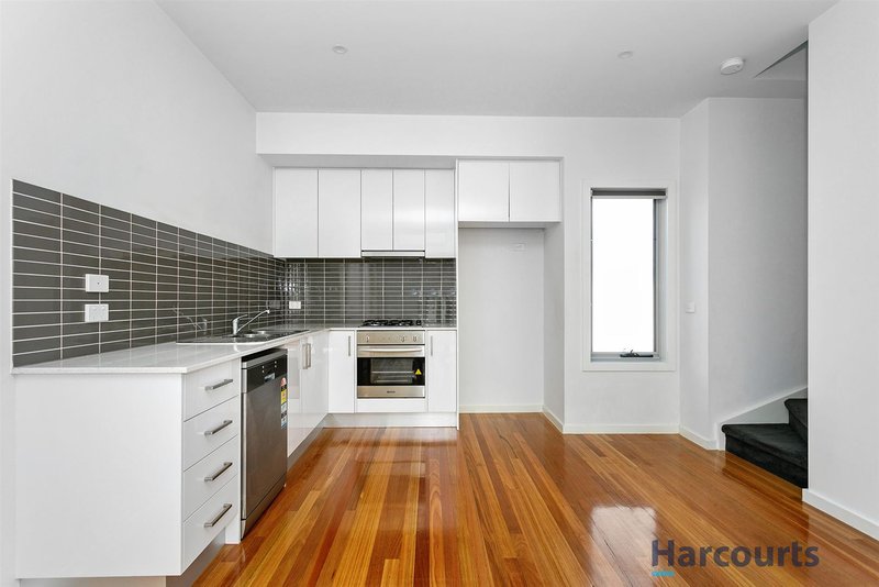 Photo - 7/11 Winifred Street, Essendon VIC 3040 - Image 5