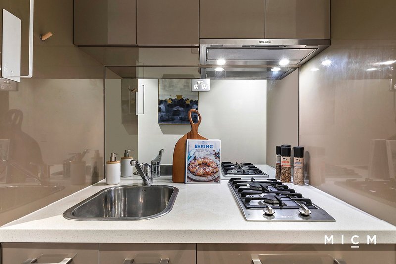 Photo - 712/1 Balston Street, Southbank VIC 3006 - Image 2