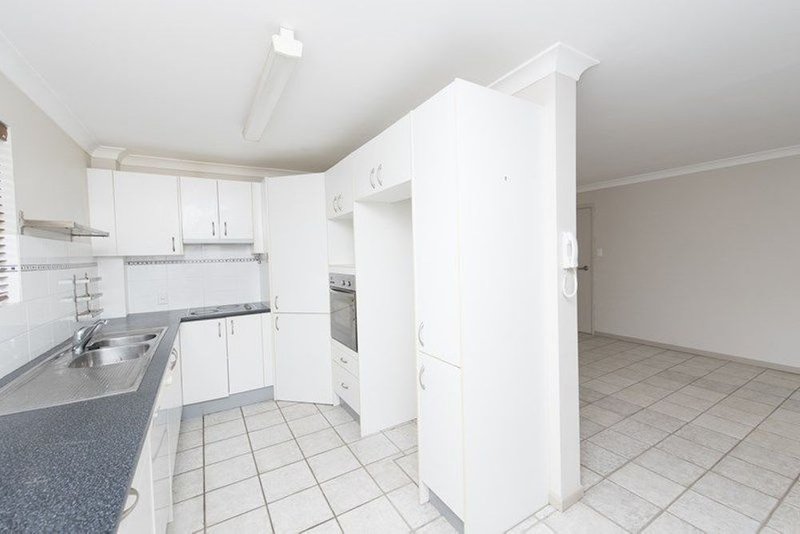 Photo - 7/123 Central Avenue, Indooroopilly QLD 4068 - Image 5