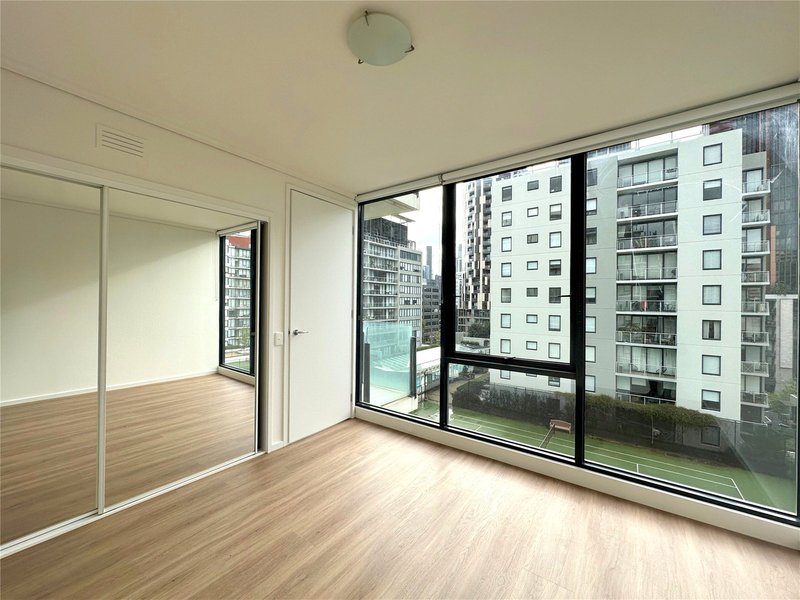 Photo - 712/38 Bank Street, South Melbourne VIC 3205 - Image 4