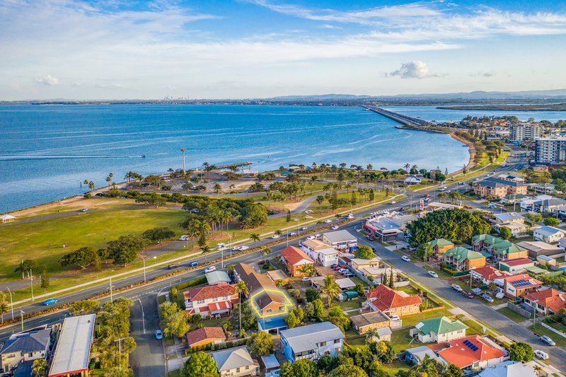 Photo - 7/124 Hornibrook Esplanade, Clontarf QLD 4019 - Image 9