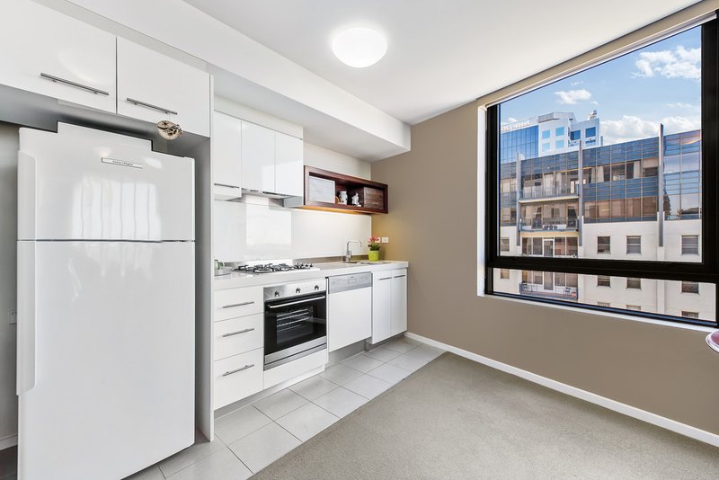 Photo - 712/594 St Kilda Road, Melbourne VIC 3004 - Image 2