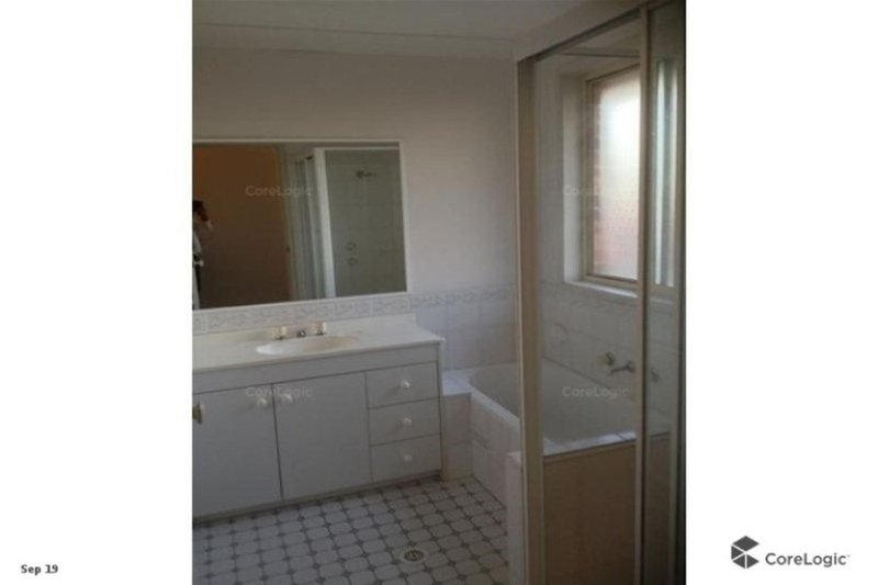 Photo - 7/130 Glenfield Avenue, Casula NSW 2170 - Image 4