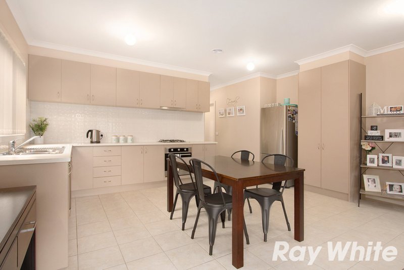 Photo - 7/143 Ahern Road, Pakenham VIC 3810 - Image 5