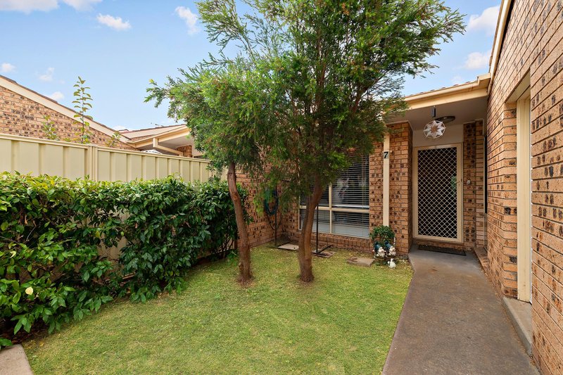 Photo - 7/146 Ellerston Avenue, Isabella Plains ACT 2905 - Image 2