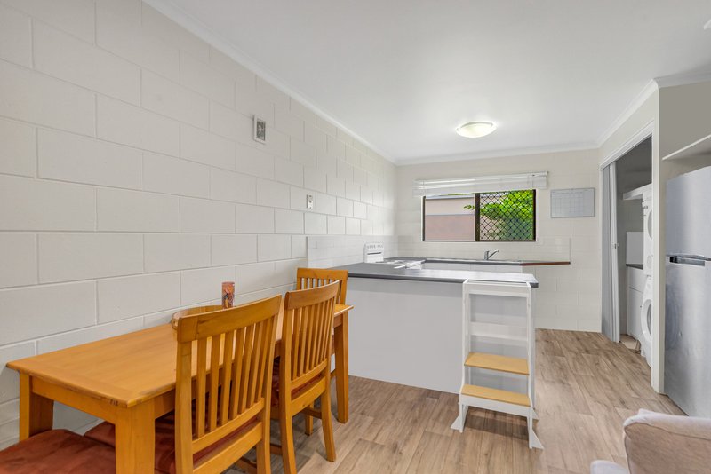 Photo - 7/15-17 Earl Street, Westcourt QLD 4870 - Image 4