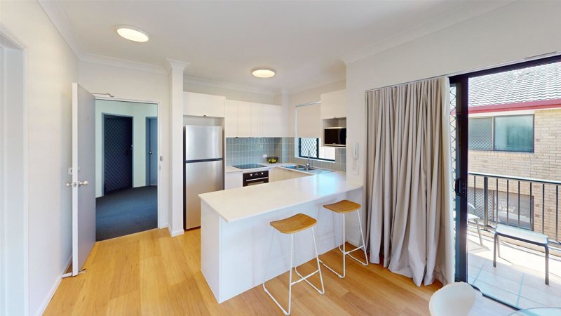 Photo - 7/15 Britannia Avenue, Broadbeach QLD 4218 - Image 3