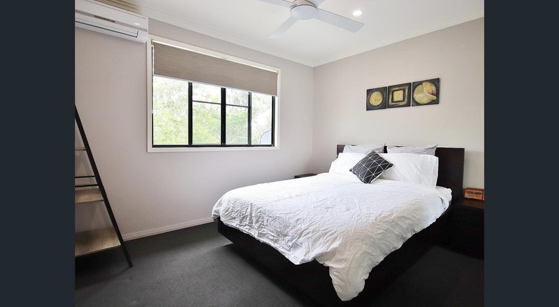 Photo - 7/15 Parkside Place, Norman Gardens QLD 4701 - Image 2