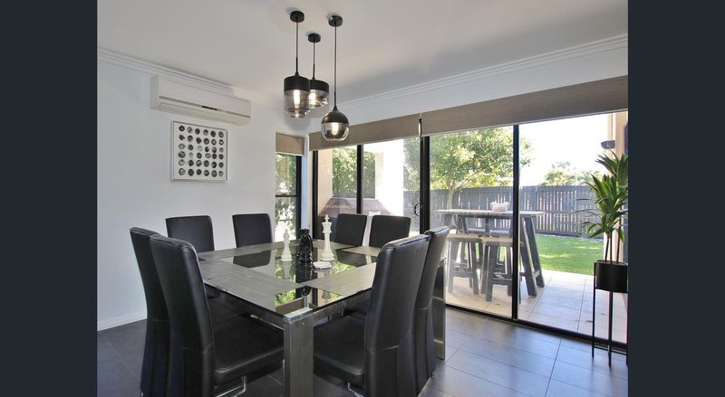 Photo - 7/15 Parkside Place, Norman Gardens QLD 4701 - Image 5