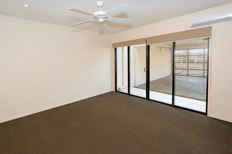 Photo - 7/15 Parkside Place, Norman Gardens QLD 4701 - Image 10
