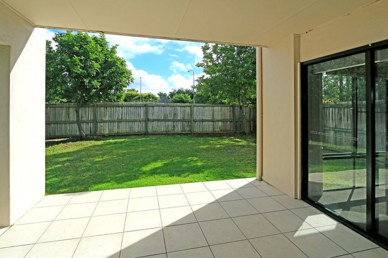 Photo - 7/15 Parkside Place, Norman Gardens QLD 4701 - Image 12