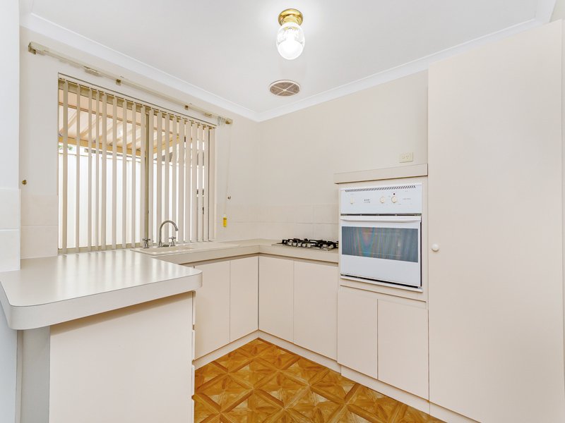 Photo - 7/16-18 Inverness Court, Cooloongup WA 6168 - Image 3