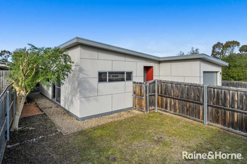 Photo - 7/17 Sandstone Grove, Blackmans Bay TAS 7052 - Image 2