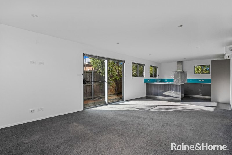 Photo - 7/17 Sandstone Grove, Blackmans Bay TAS 7052 - Image 4