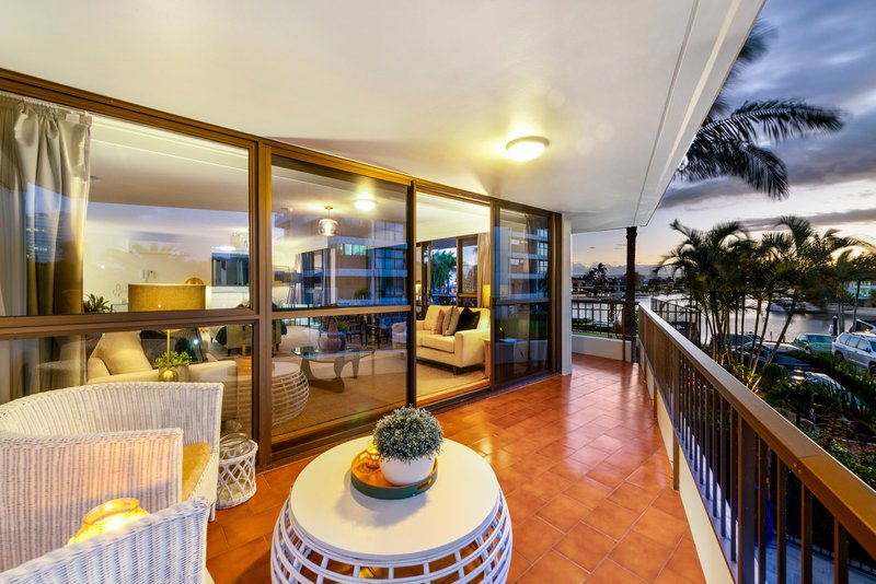 Photo - 7/18 Commodore Drive, Surfers Paradise QLD 4217 - Image 2