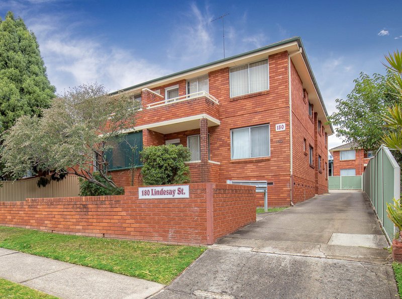 Photo - 7/180 Lindesay Street, Campbelltown NSW 2560 - Image 2