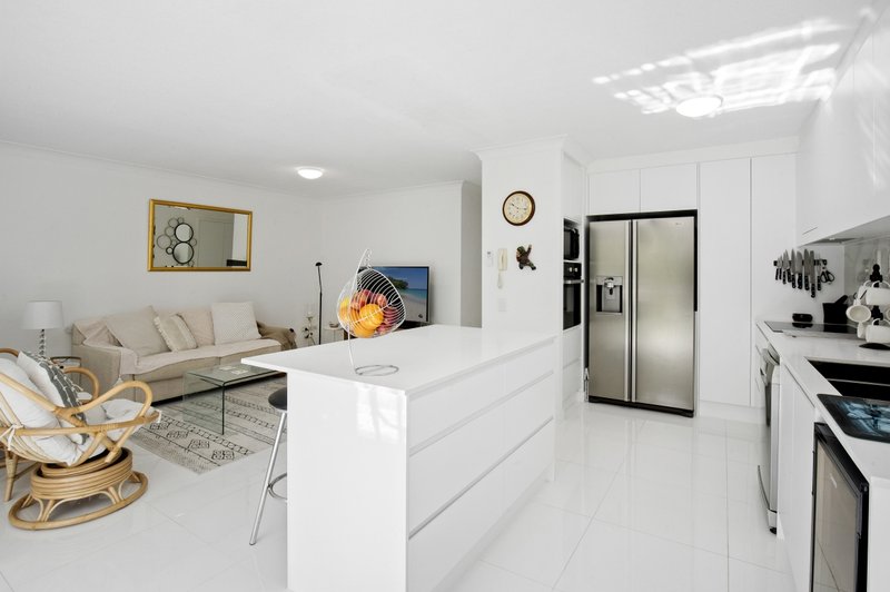 Photo - 7/19 Monaco Street, Surfers Paradise QLD 4217 - Image 14