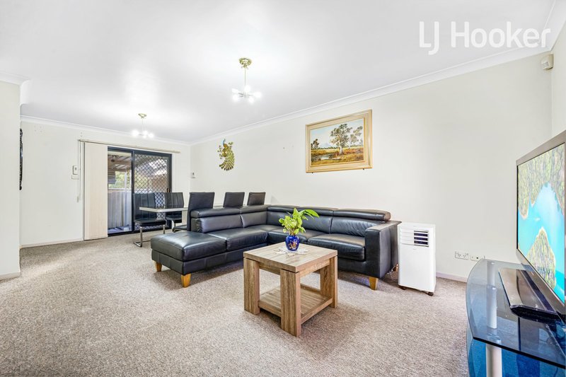 Photo - 7/19 Shortland Ave , Lurnea NSW 2170 - Image 4