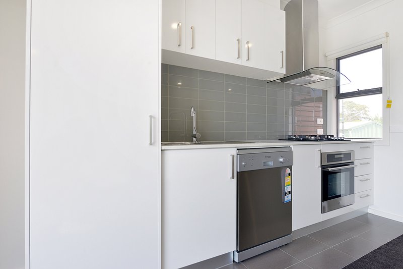 Photo - 7/19 Stamford Crescent, Rowville VIC 3178 - Image 2