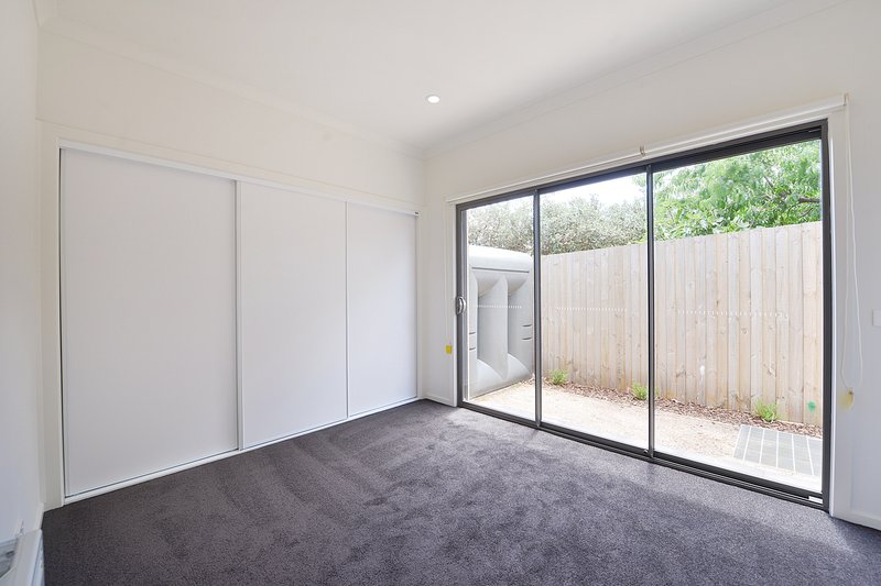 Photo - 7/19 Stamford Crescent, Rowville VIC 3178 - Image 4