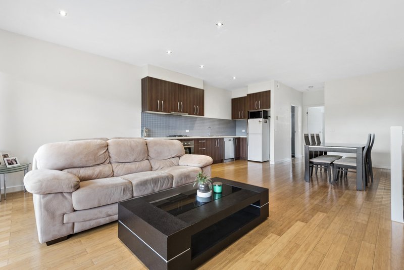 Photo - 7/2-4 Newton Street, Chadstone VIC 3148 - Image 3