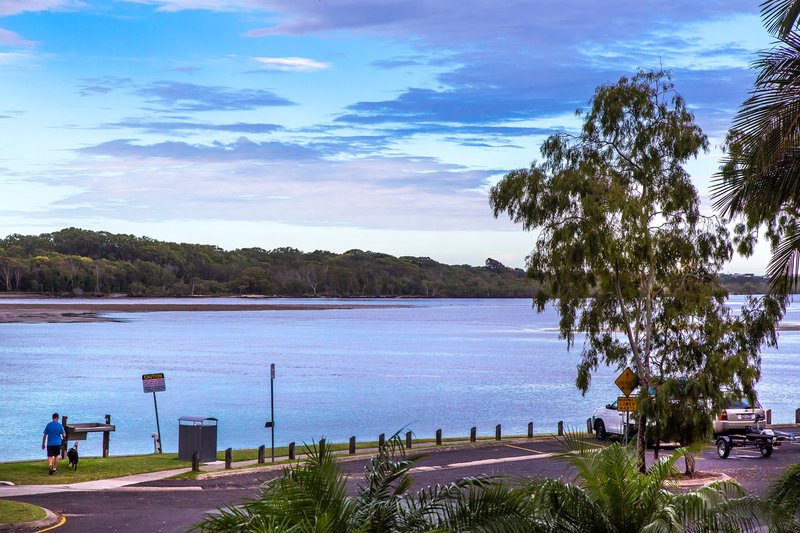 Photo - 7/2-4 Picnic Point Esplanade, Maroochydore QLD 4558 - Image 2