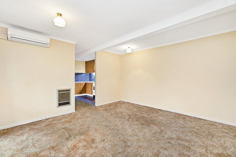 Photo - 7/2-8 Corinna Street, Lyons ACT 2606 - Image 4